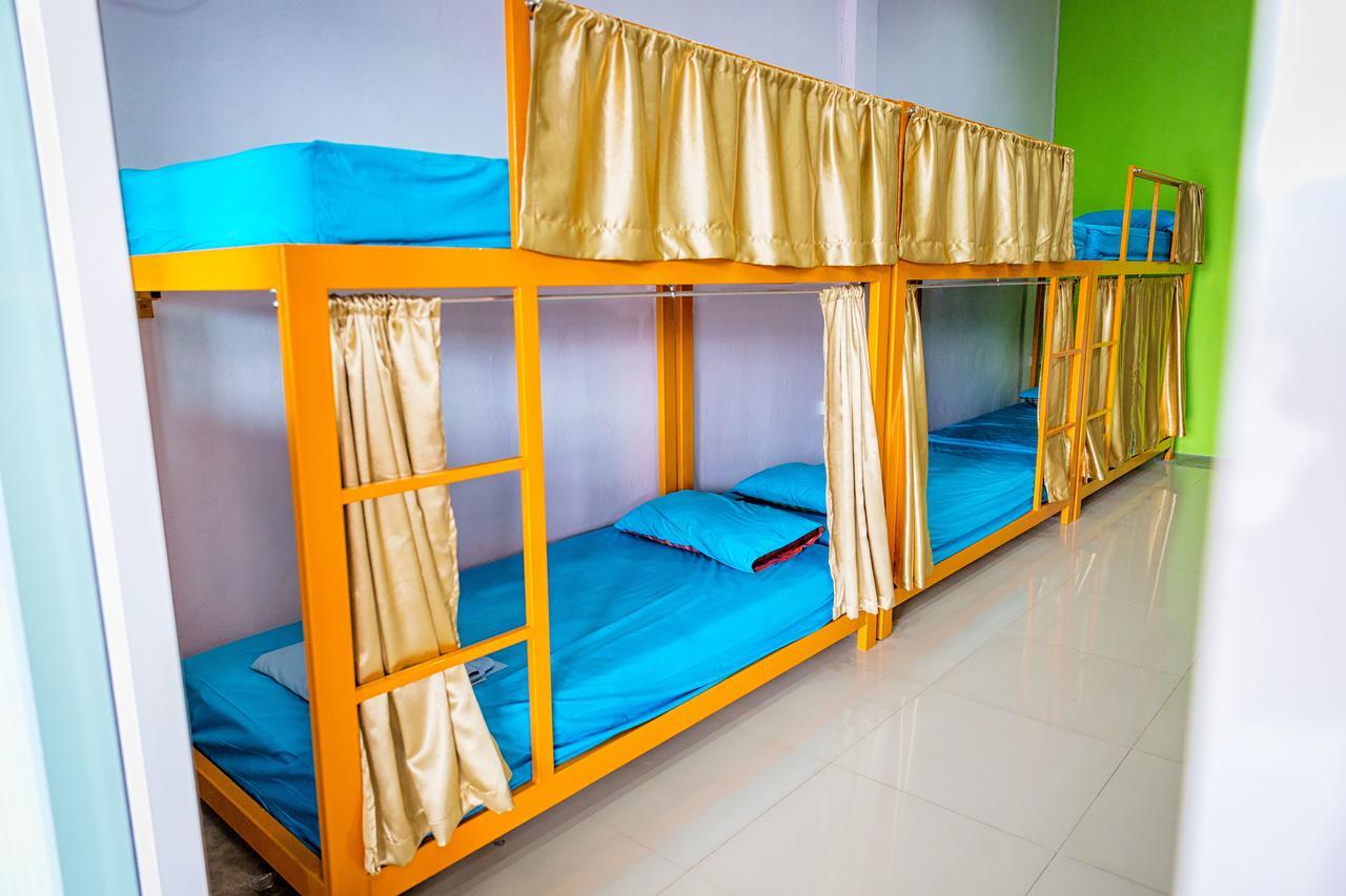 Railway Hostel (Adults Only) Chumphon Exterior foto